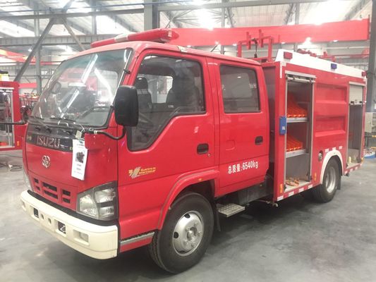 شاحنة إطفاء خزان المياه باللون الأحمر من Isuzu سعة 2000 كجم سعة يورو 6