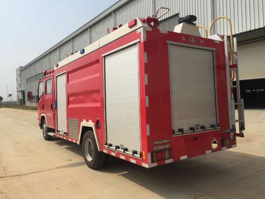 شاحنة إطفاء رغوة 139KW ISUZU ، محرك إطفاء صغير 4 × 2 4000 لتر مع ماء رغوي