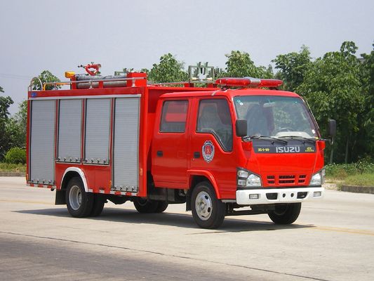 ميني 120 حصان 6 عجلات ISUZU 2000L خزان الماء والرغوة محرك إطفاء