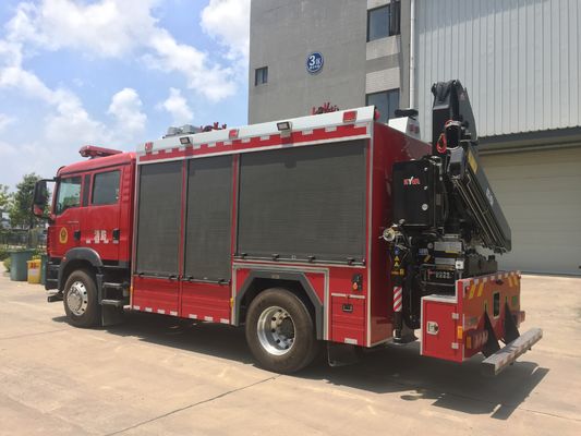 Fire Fighting 4X2 Emergency Rescue Fire Truck 228kw With 5 Ton Crane