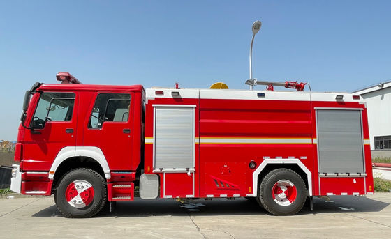 SINOTRUK 228kw شاحنة إطفاء شديدة التحمل ذات 6 عجلات سعة 8000 لتر من الرغوة