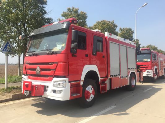 Howo Fire Fighting Light Rescue Fire Truck 228KW 4x2 مع 5 طن كرين